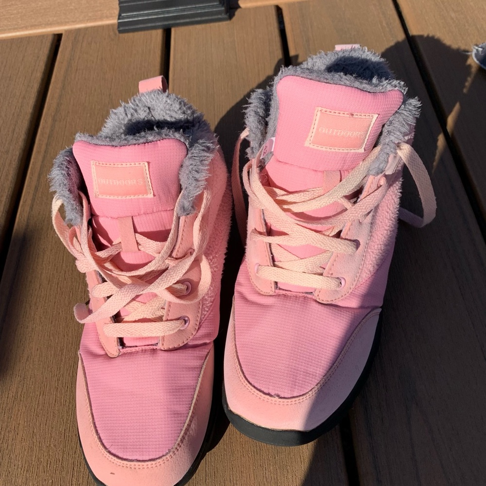 Outdoor Hiking boots pink/gray for all activities size 9.5-10. Great condition